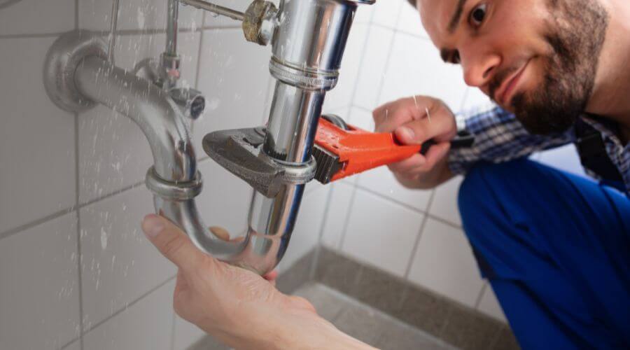 Expert burst pipe repair services in Valmeyer, IL